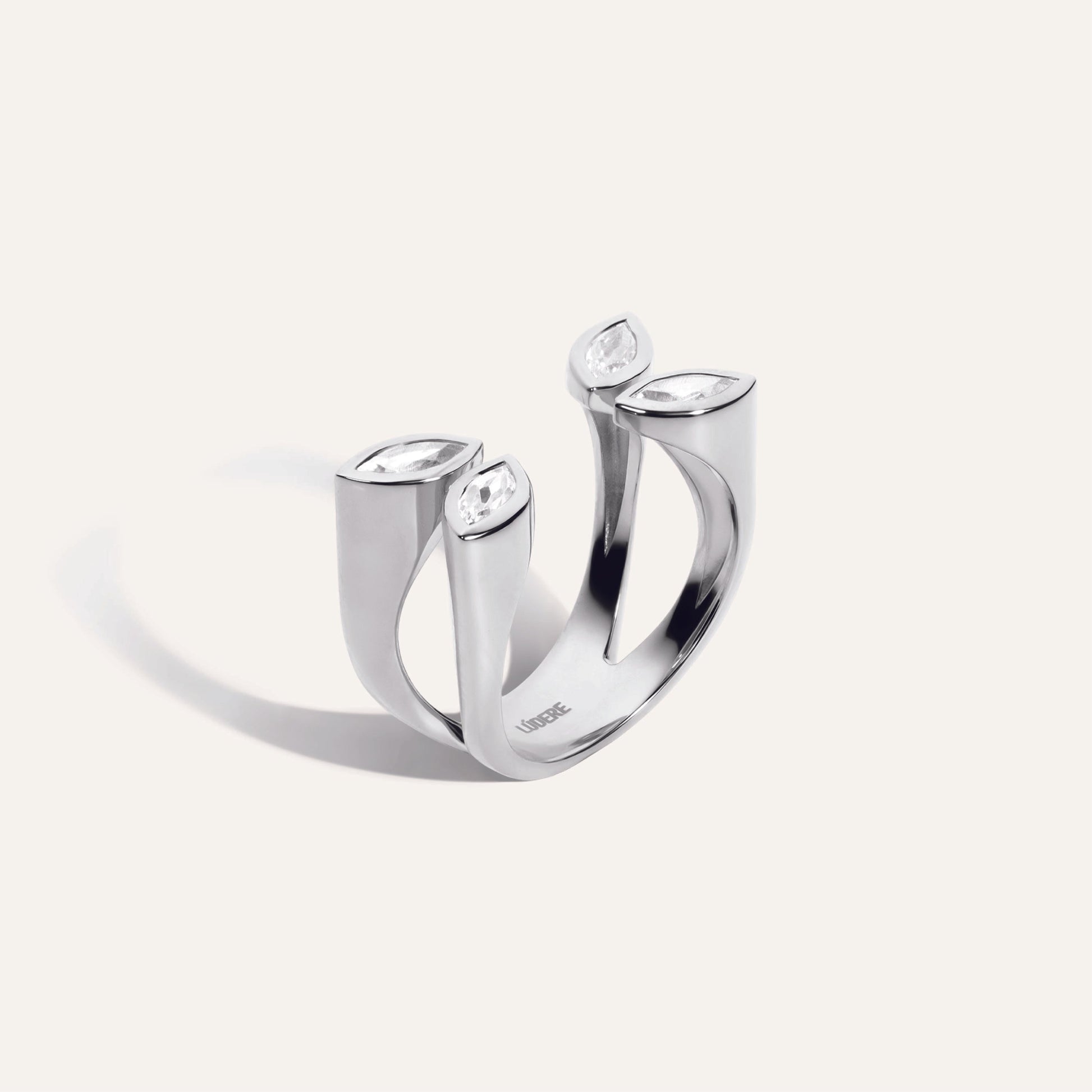 Main Character Ring - LÚDERE