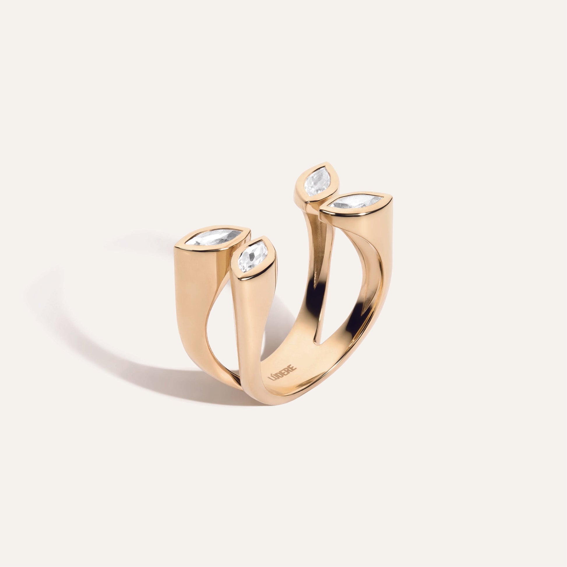 Main Character Ring - LÚDERE