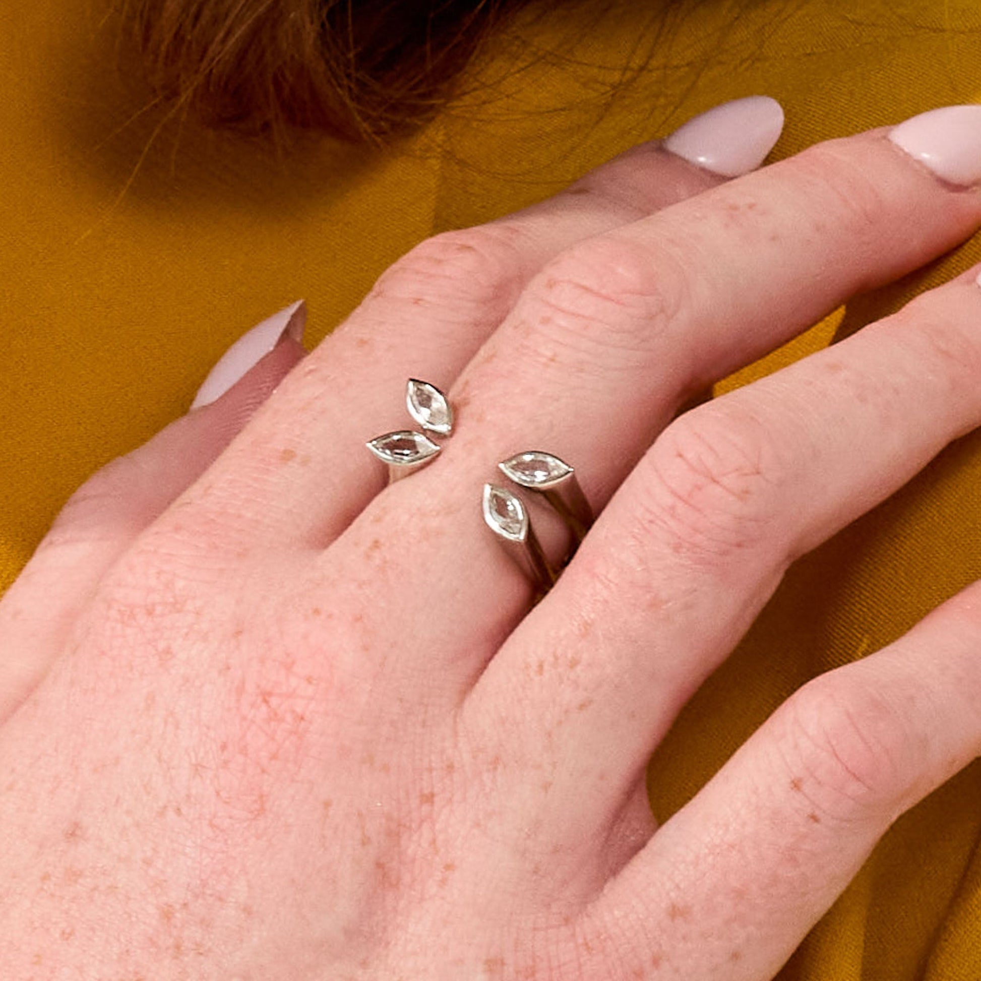 Main Character Ring - LÚDERE