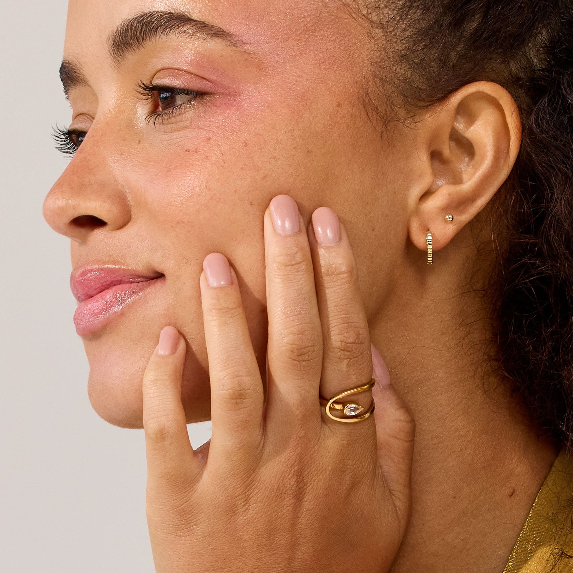 Plot Twist Ring - LÚDERE