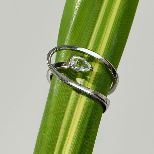 Plot Twist Ring - LÚDERE