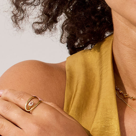 Plot Twist Ring - LÚDERE